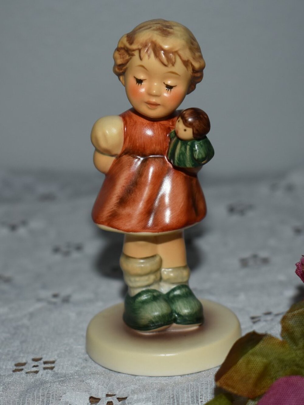 Vintage German Goebel Hummel Club Figurine Collectable - Puppet Princess 2103/A